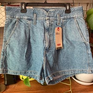 NWT Levi's Women's High Waisted Mom Shorts, A-Line silhouette (33”)